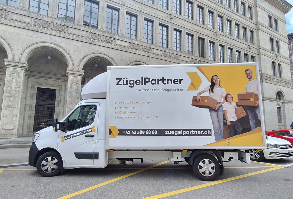 Professionelles Umzugsteam der ZügelPartner GmbH bei einem Umzug im Kanton Uri