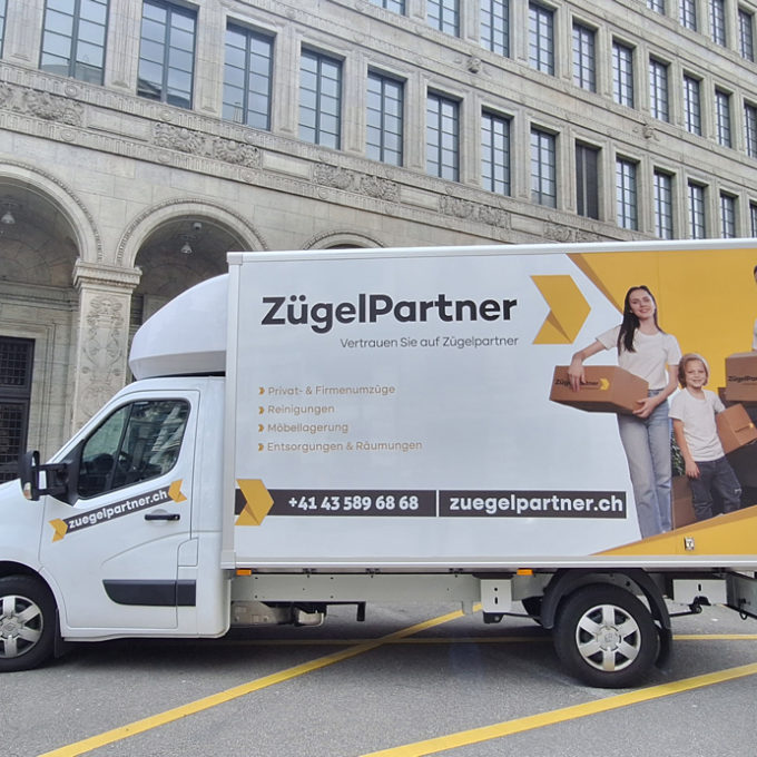 Professionelles Umzugsteam der ZügelPartner GmbH bei einem Umzug im Kanton Uri