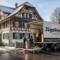 Umzugswagen von Zuegelpartner vor einem Haus in Winterthur